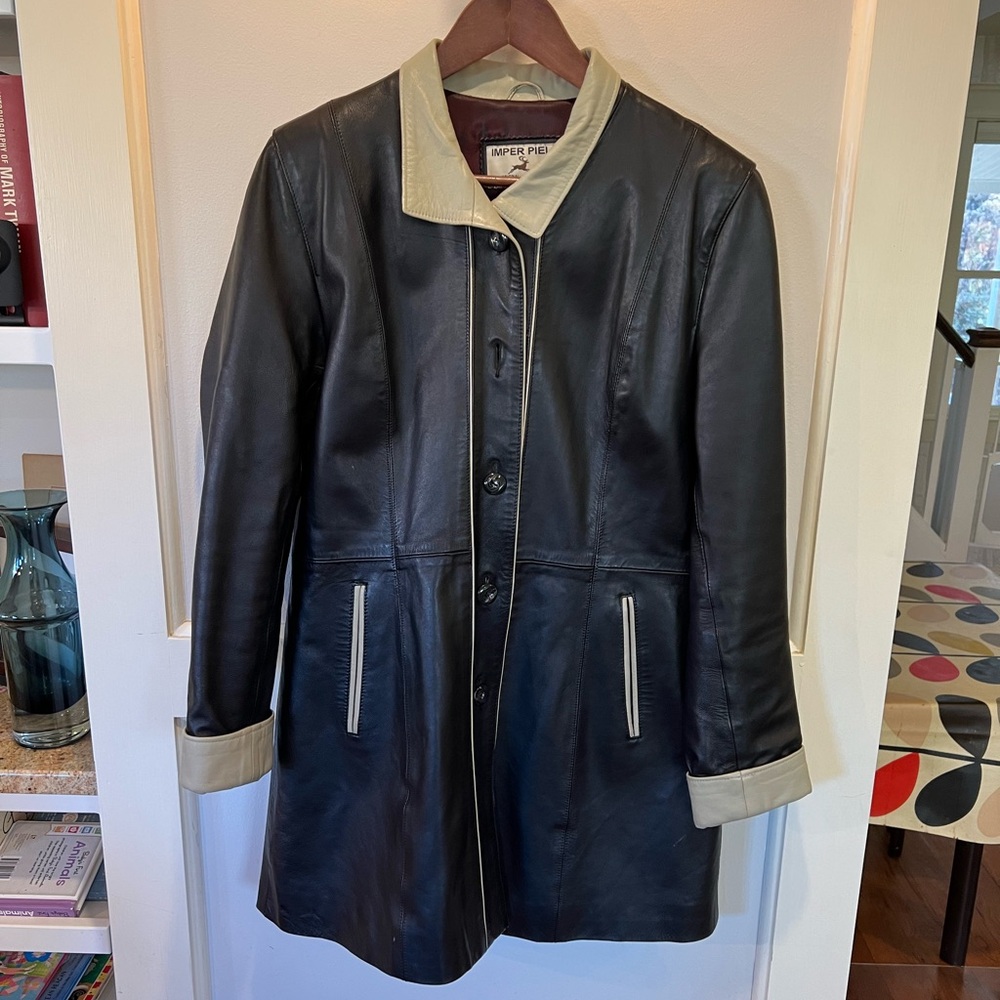 Black genuine Leather coat with contrasting collar and cuff details SZ 42 / M